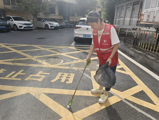 上饶信州区烟草专卖局积极开展志愿服务活动美好家园